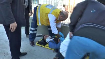 Otomobiline Çarpan Bisikletliyi Kardeşi Zannetti, Dakikalarca Başında Bekledi