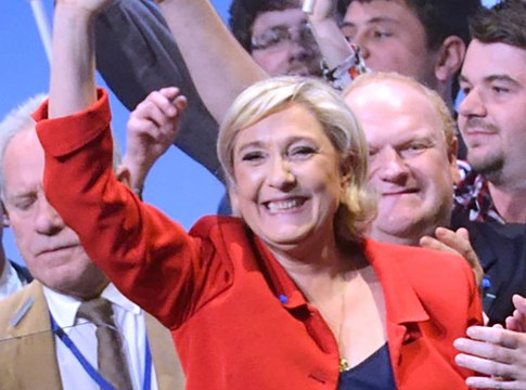 Marine Le Pen : Une Youtubeuse démonte tous les clichés racistes de ses électeurs !