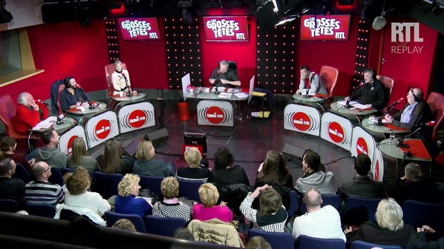 La poitrine d'Arielle Dombasle