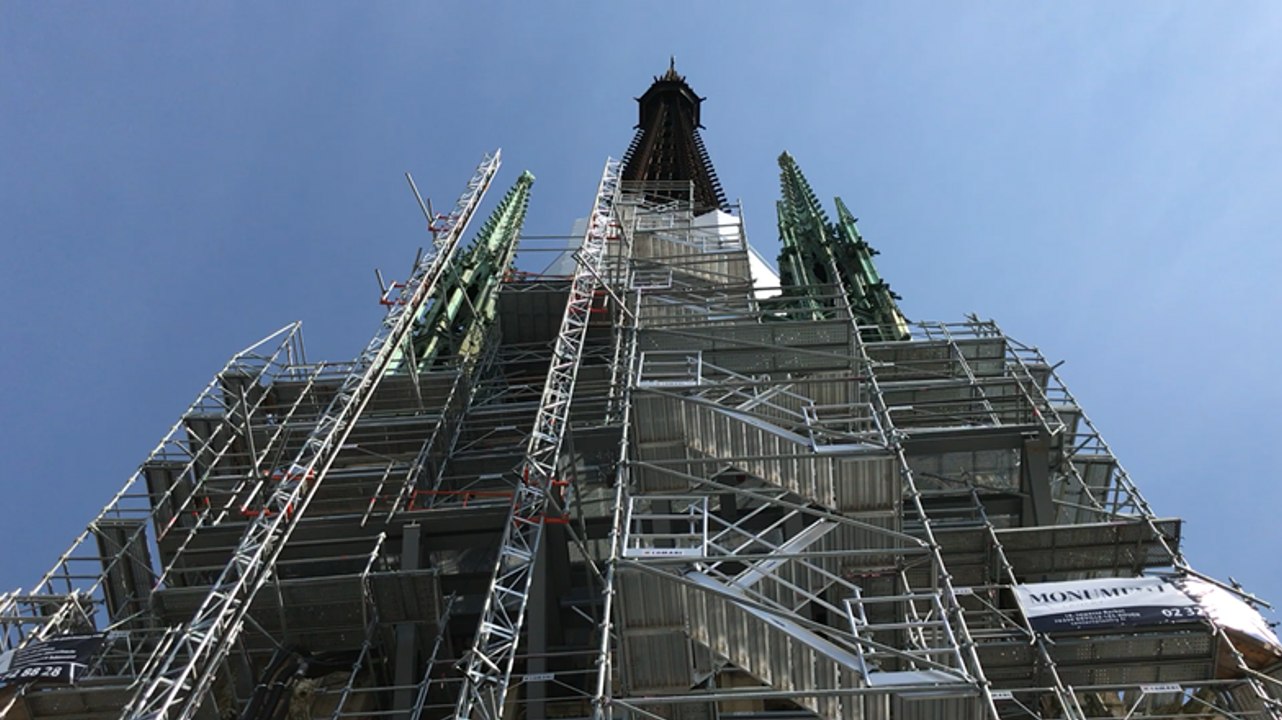 Restauration de la flèche à 152 mètres