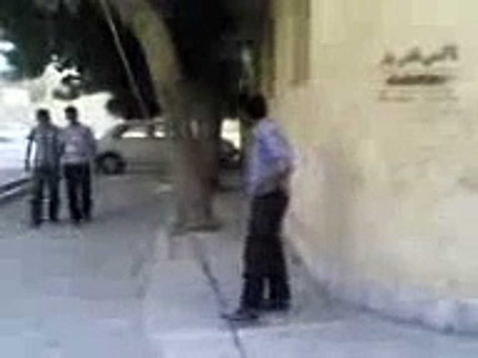 A man plays practical joke on two random guys very funny!!