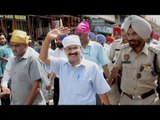 Arvind Kejriwal washes dishes at Golden Temple for penance | Oneindia News