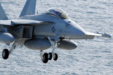 AMAIZING antiradar Boeing's Growler - The F-18 radar destroyer variant