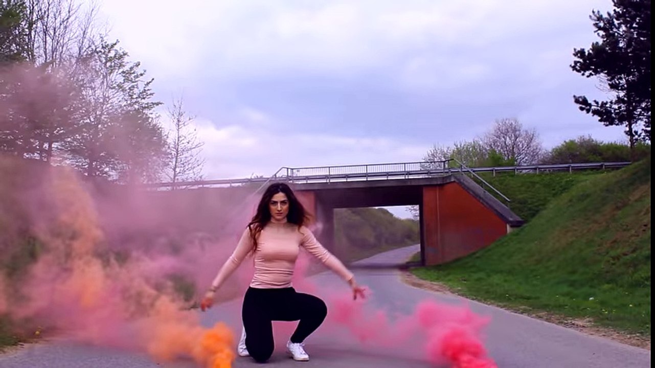 - Cheez Badi full dance-