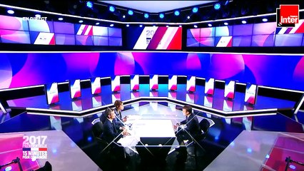 L'objet d'Emmanuel Macron : L'objet d'Emmanuel Macron : "Une grammaire (...) Je l'ai laissée dans ma loge"