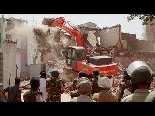 Download Video: Meerut : Wall collapse during anti-encroachment drive, 4 killed | Oneindia News