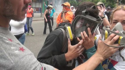 Fuerzas de seguridad dispersan de nuevo concentraciones opositoras en Caracas