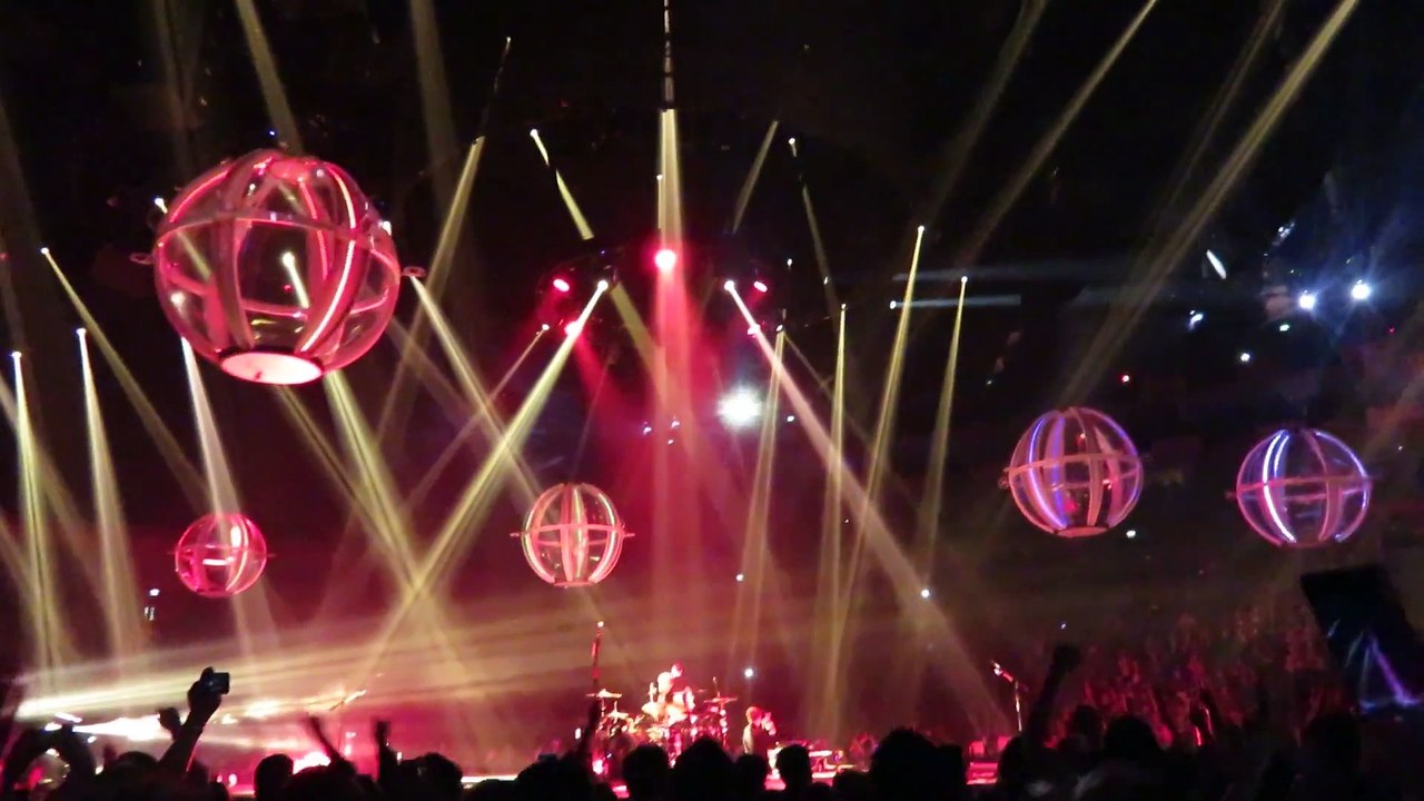 Muse - The Hanlder - London O2 Arena - 04/15/2016