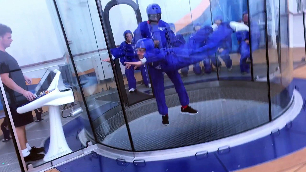 Fabien dans le simulateur de chute libre RipCord by iFLY, Ovation of the Seas, 21/06/16