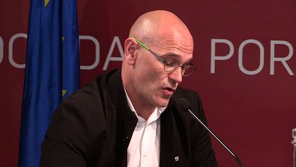VilaWeb -- Parlament de Raül Romeva a Lisboa en el premi a Lluís Llach