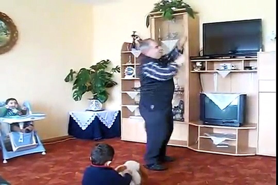 Komik Apaçi Dansı İzle