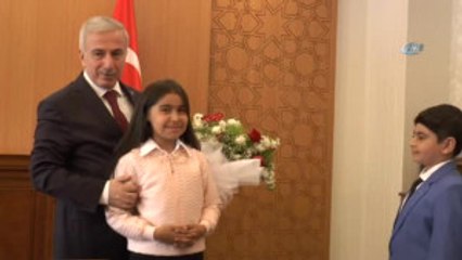 Vali Koltuğuna Oturdu, Giriş-çıkış Saatlerini Değiştireceğini Söyledi