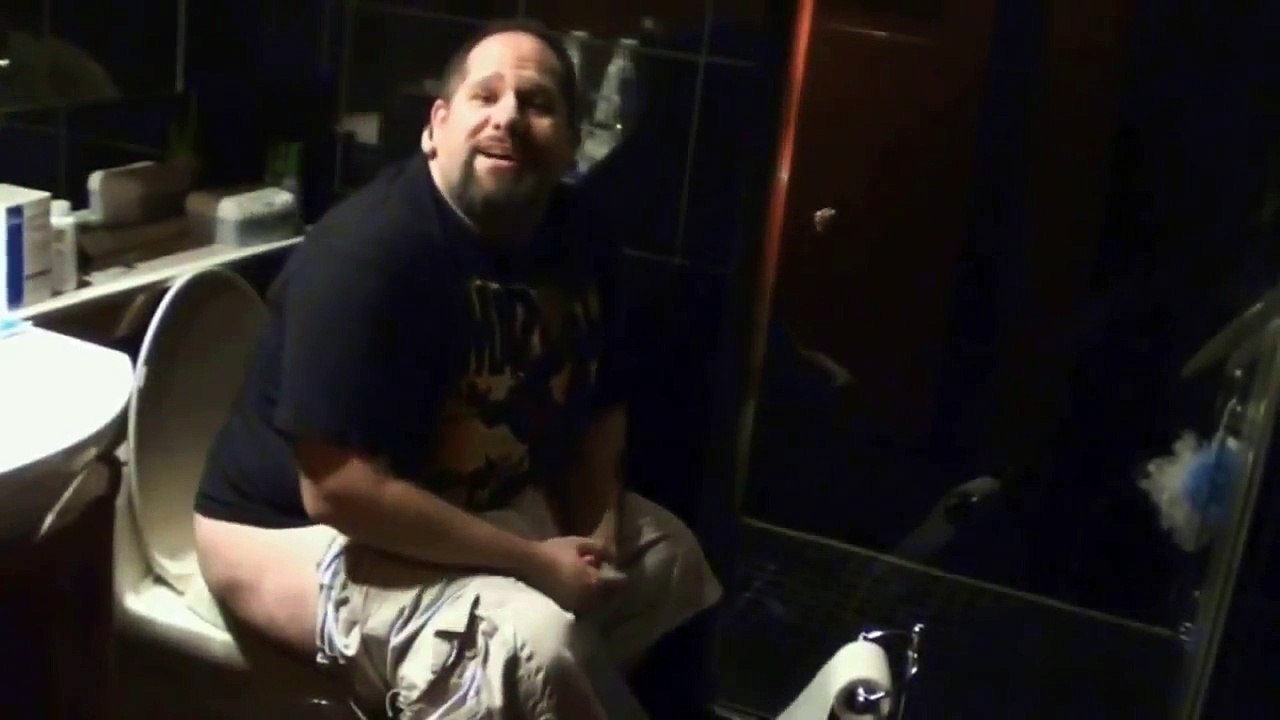 FUNNY SCARY TOILET PRANKS 2017 (BATHROOM PRANKS GONE WRONG COMPILATION 2017)