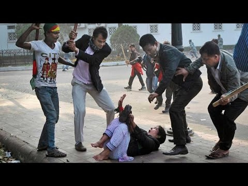 Hindu priest hacked to death in Bangladesh | Oneindia News