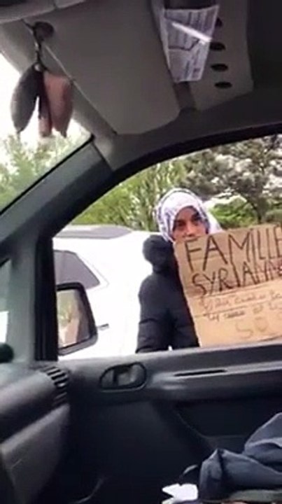 Une rome qui se fait passer pour une réfugié Syrienne demasquée
