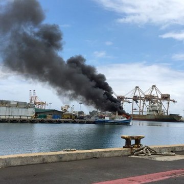 80-Foot Fishing Boat Catches Fire in Honolulu Harbor