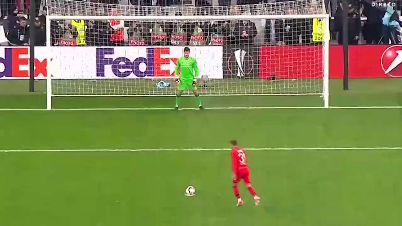 Pewny rzut karny MAClEJA RYBUSA