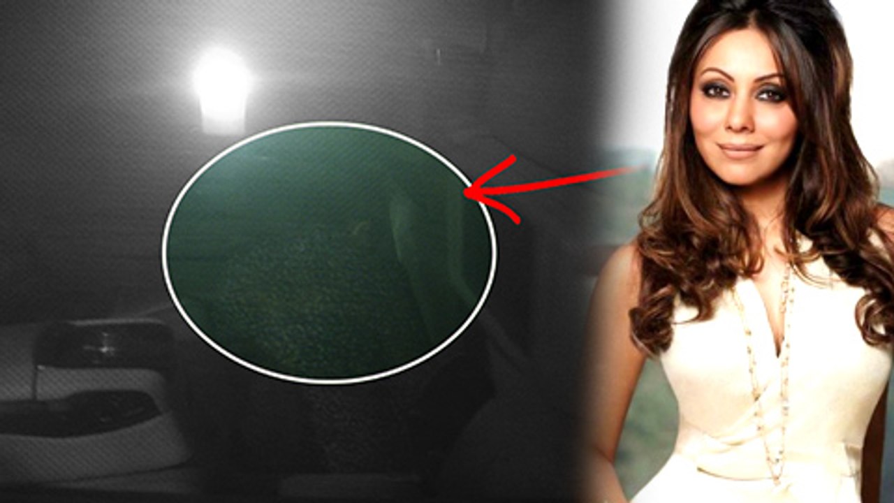 Shahrukh Khan's Wife Gauri Khan Hides Herself From Media - SPOTTED At Karan Johar house