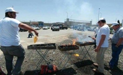 İsrailliler Açlık Grevi Yapılan Cezaevinin Önünde Mangal Yaptı