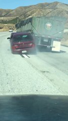 Une voiture se fait traîner par un camion sur 6km