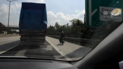 Engelli Motosiklet Sürücüsünün Otoyoldaki Tehlikeli Yolculuğu