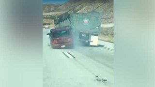 Truck driver doesnt stop even with a car stuck to its end