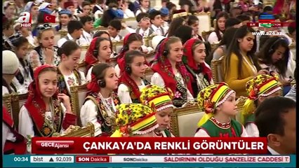 Baş nazir azərbaycanlı uşaqları qonaq etdi