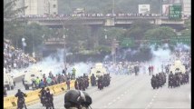 Au Venezuela, les manifestations et les affrontements avec la police se poursuivent