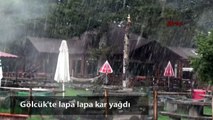 Gölcük'te lapa lapa kar yağdı