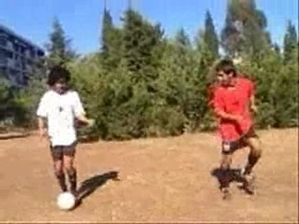 Les-Fricadelles : Olive et tom, Champion de football