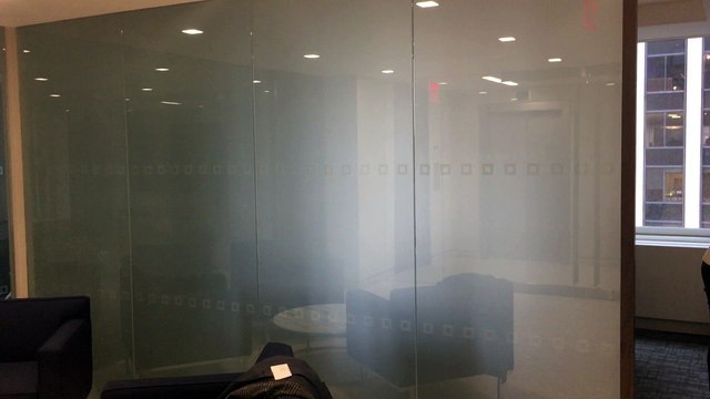 Electric liquid crystal switchable privacy glass