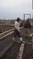 Adam Resmen Uçarak Takla Attı