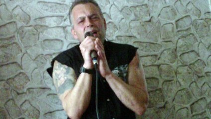 chris chante les enchainés