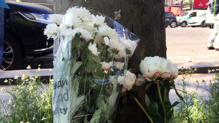 "Un homme est mort en plein Paris" Les Parisiens rendent hommage au policier décédé