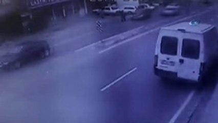 Dalgın Yaya Canından Oldu...kaza Anı Güvenlik Kamerasında