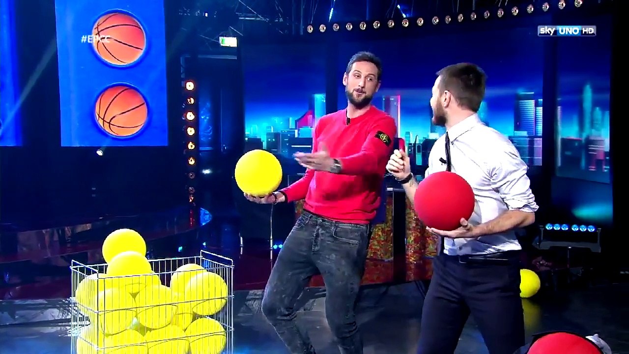 À la télévision italienne, Marco Belinelli joue au Puissance 4 en grandeur nature