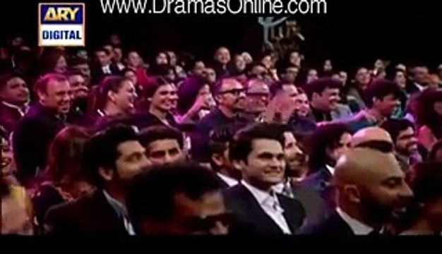 Ayesha Omer And Comedian Making Fun Of Meera’s English In Lux Style Awards