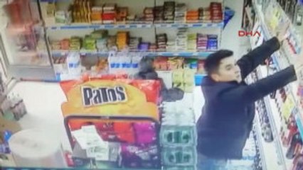 Manisa'da Ikinci Bir Deprem Daha Meydana Geldi - O Anlar Güvenlik Kamerasında