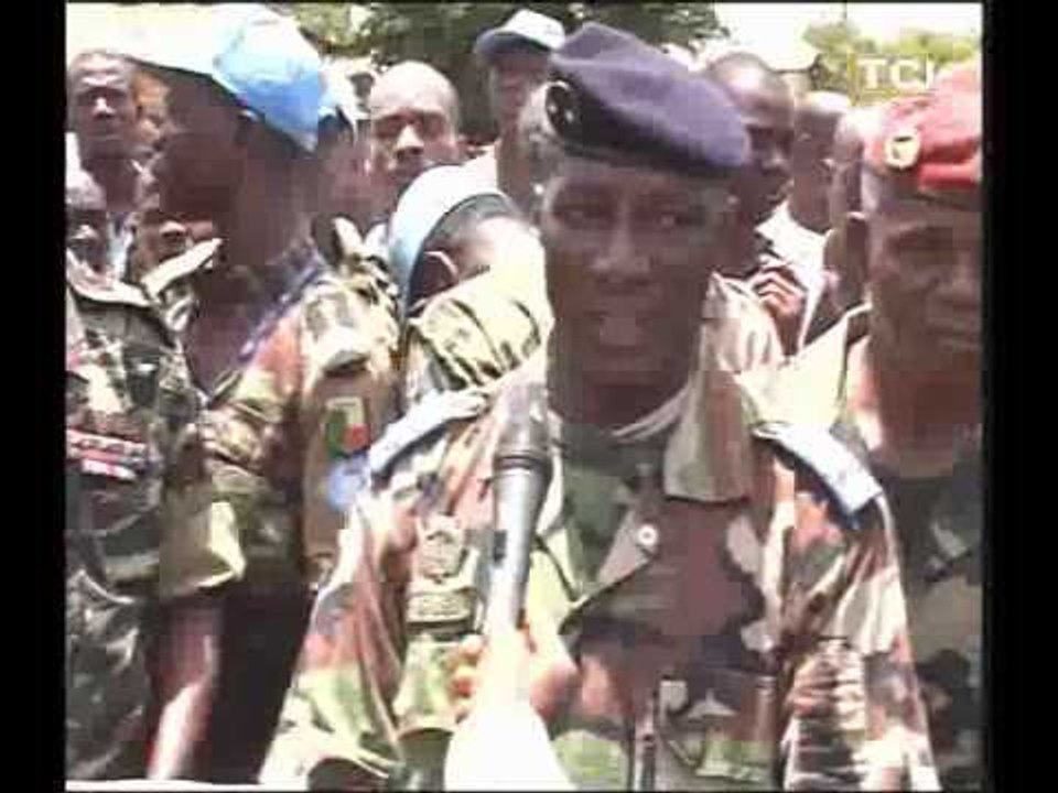 Visite des Generaux Mangou, Gueu Michel et Berana Gnakoudé dans les casernes du district d'Abidjan