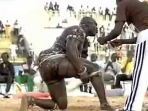 Les Bouteilles de Modou Lô - La Puissance des Marabouts Dans L'Aréne - 15 Juillet 2012