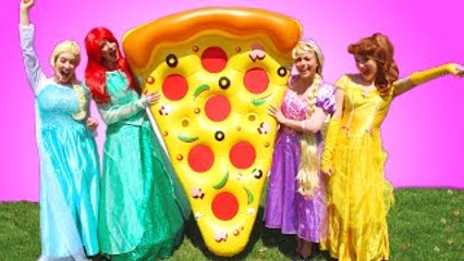 Frozen Elsa & Disney Princess PIZZA PARTY! w/ Spiderman, Pink Spidergirl, Anna, Batman & Prank :)