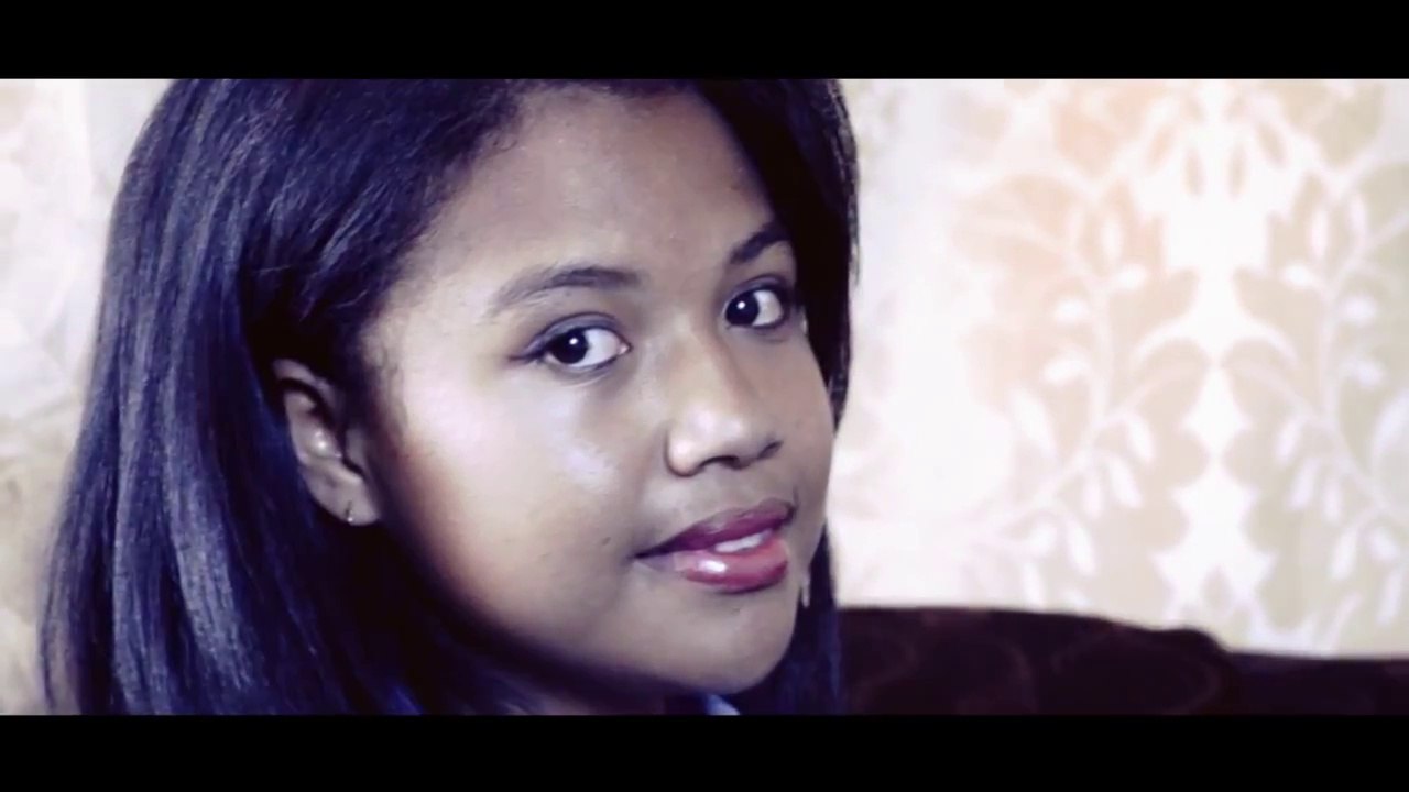 NOUNA   -    Aza malahelo     (Gasy 2017 HD)