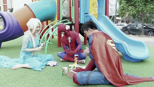 örümcek adam Muhteşem Sihirbaz ( çizgi film tadında )