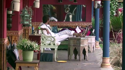 Manu tries to make Swami Om understand his problem