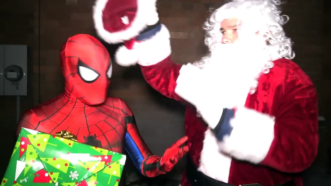 SPIDER-MAN & Santa Claus VS Deadpool - Christmas Battle!-CFPsxYlJ-yg