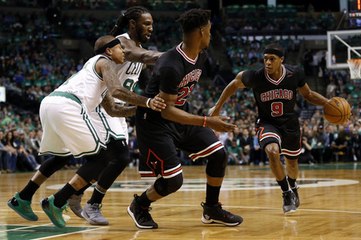 Bulls' Rajon Rondo out indefinitely due to fractured thumb