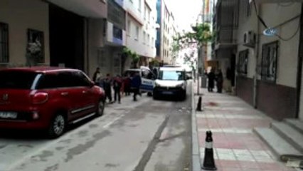 Eşini ve Dolapta Yakaladığı Eşinin Aşığını Bıçakladı