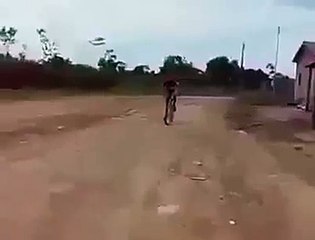 Akrobatic Sepeda Tanpa Roda Depan - FunVideos