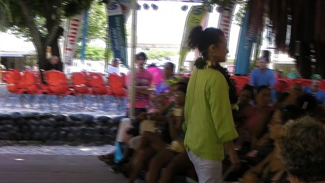 Papeete sur l'Ile Tahiti .. Bravo à ce Salon de l'Alimentation SAINE, qui apprend aux Polynésiens à manger sainement !..