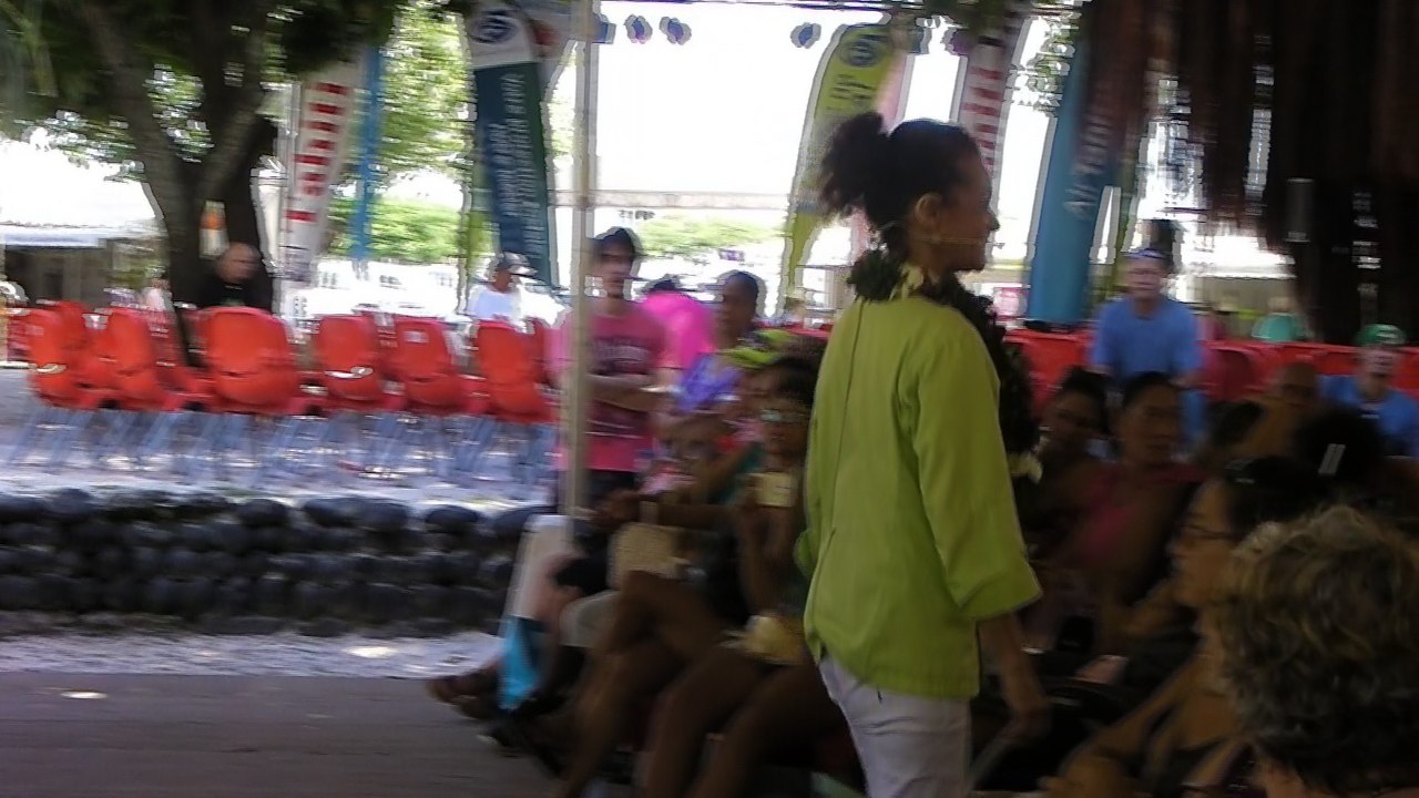 Papeete sur l'Ile Tahiti .. Bravo à ce Salon de l'Alimentation SAINE, qui apprend aux Polynésiens à manger sainement !..